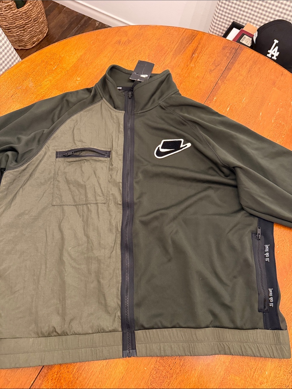 Nike Men’s Two-Tone Olive & Dark Green Lightweight Jacket xxl